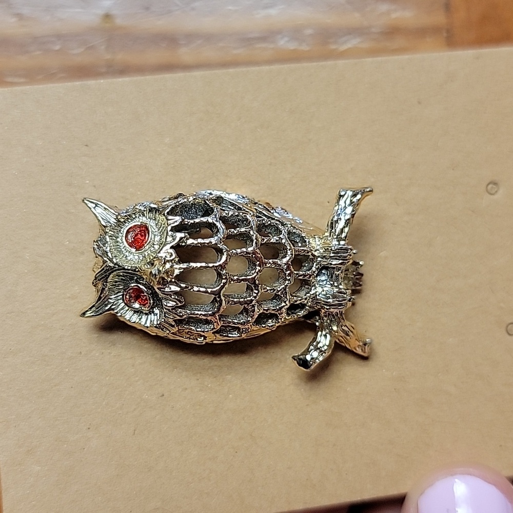 Jerrys Vintage Gold and Red Owl Brooch